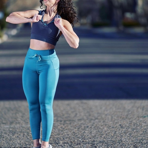 Fabletics Zip Up Crop Sports Bra XS - Picture 4 of 4